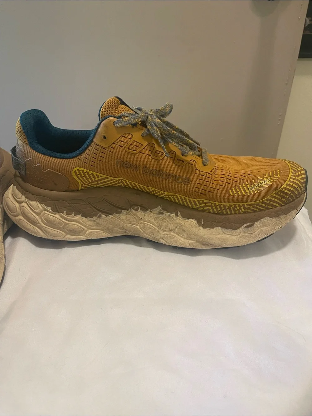 New Balance Men's fresh foam x more trail v-3 in butterscotch color Shoes -